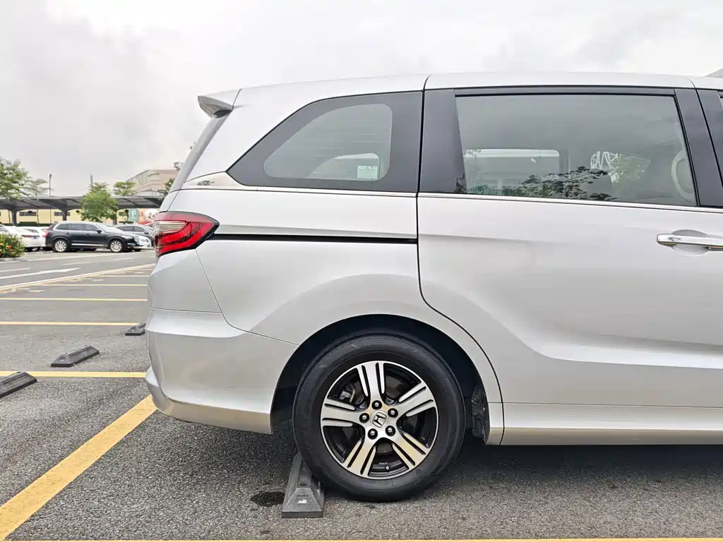 Honda Odyssey 2015 — фото 23