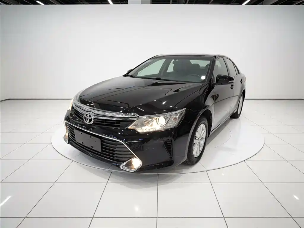 Toyota Camry 2017 — фото 2