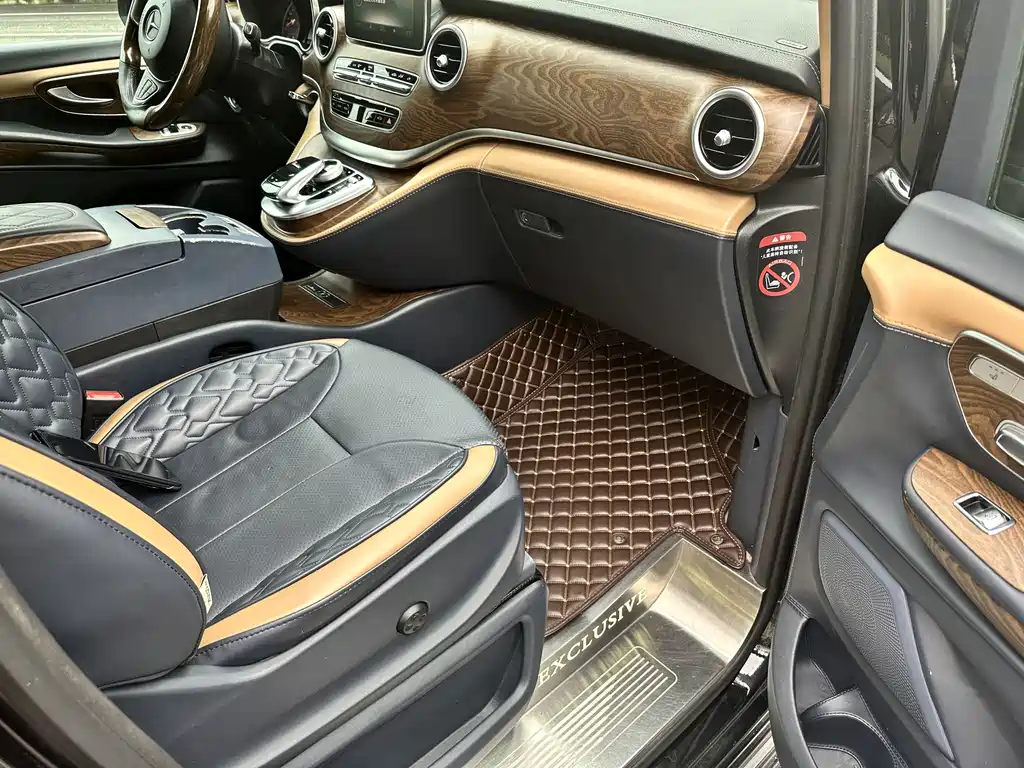 Mercedes-Benz V-Class 2020 — фото 17