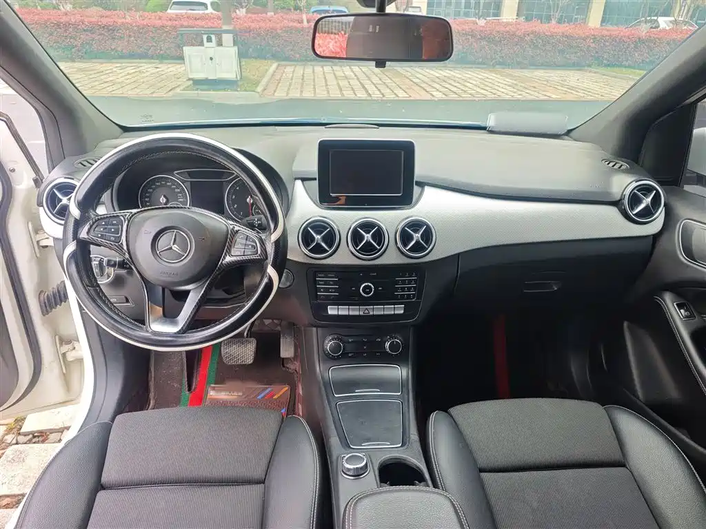 Mercedes-Benz B-Class 2016 — фото 15