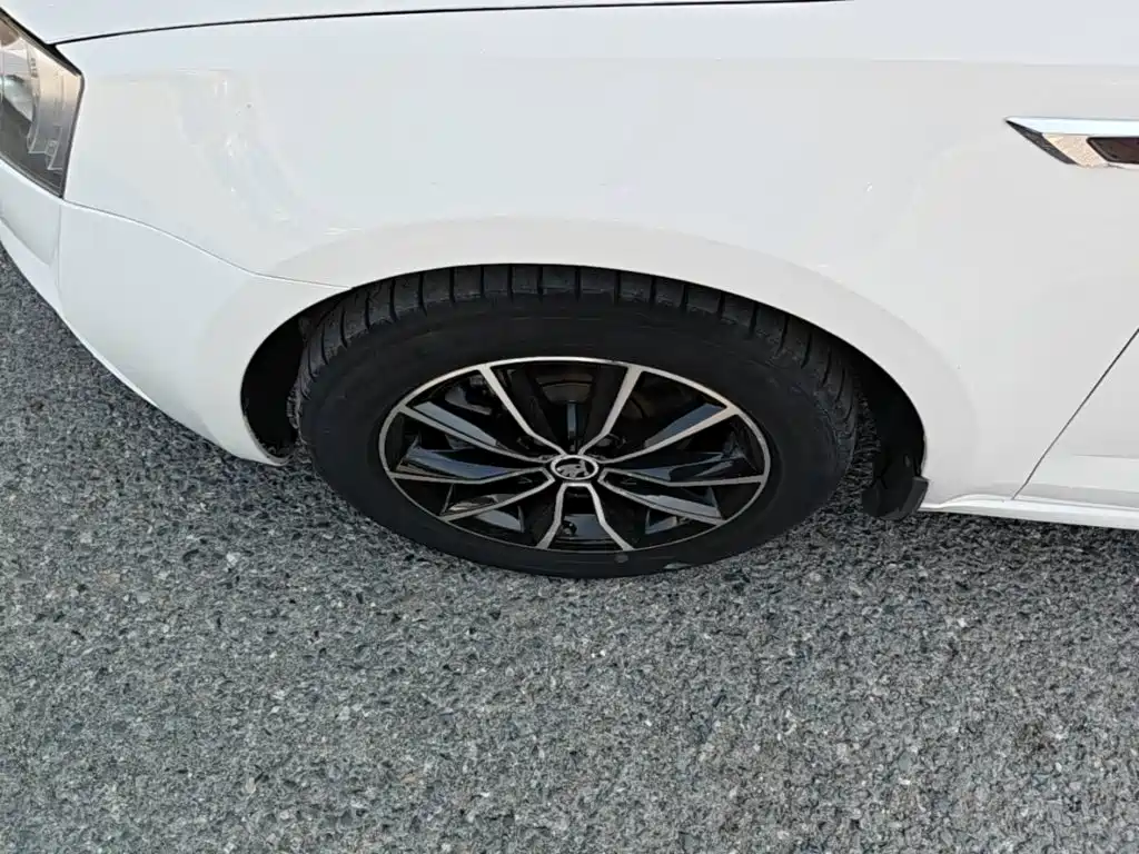 Skoda Octavia 2016 — фото 23