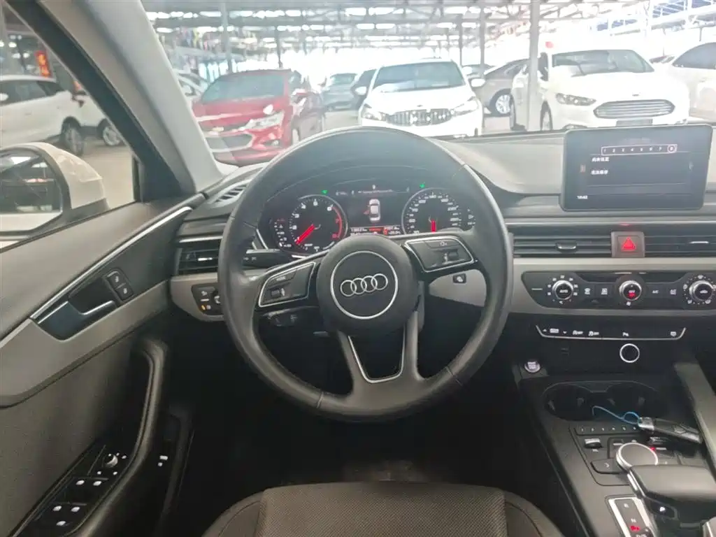 Audi A4L 2019 — фото 11
