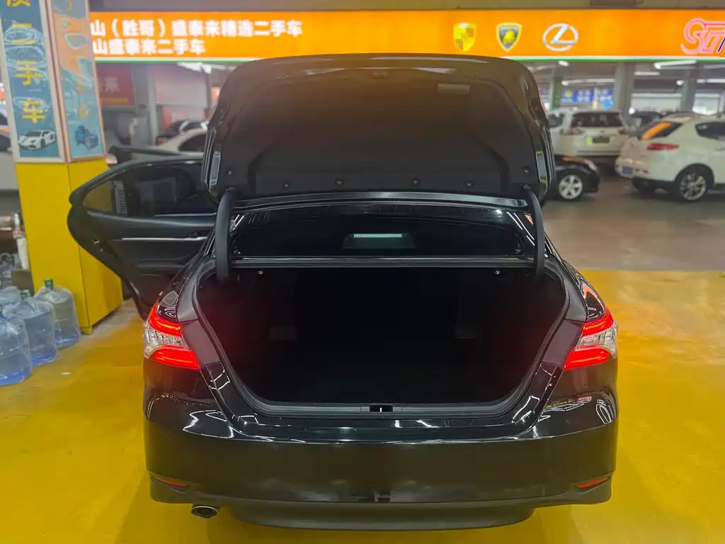 Toyota Camry 2023 — фото 10