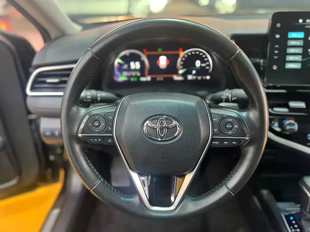 Toyota Camry 2023 — фото 14