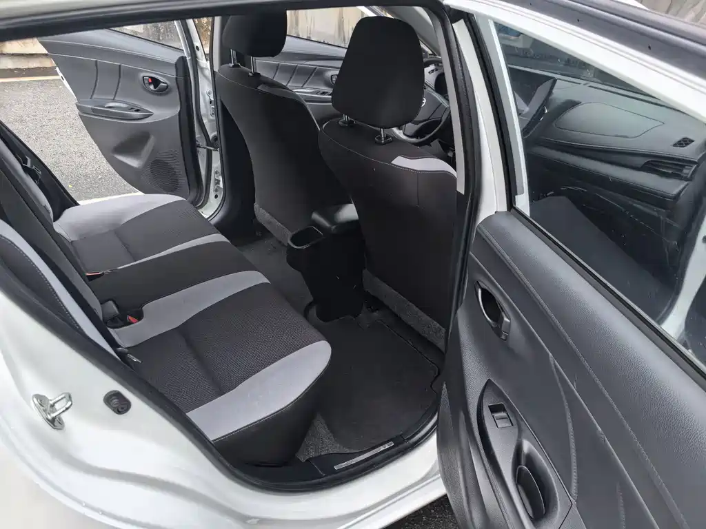 Toyota Yaris L 2020 — фото 19
