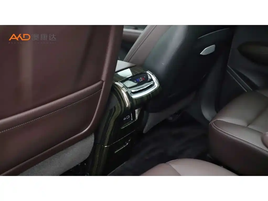 Cadillac XT6 2022 — фото 10