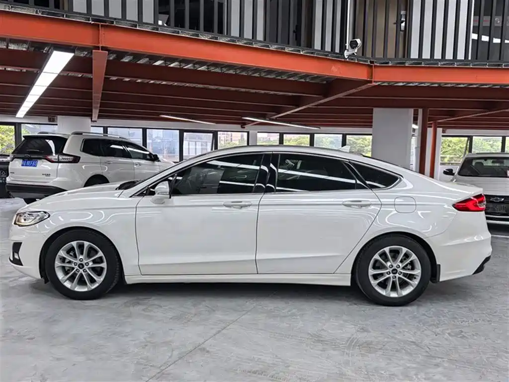 Ford Mondeo 2019 — фото 17
