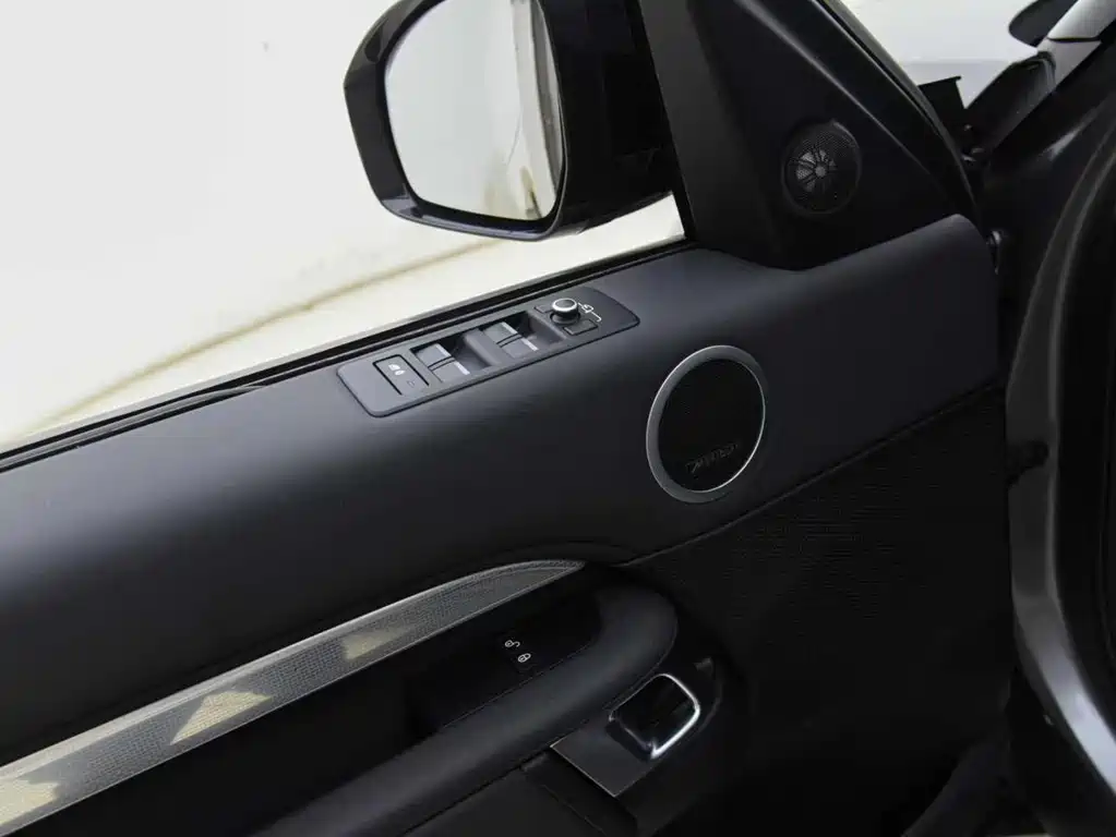Land Rover Discovery 2021 — фото 13