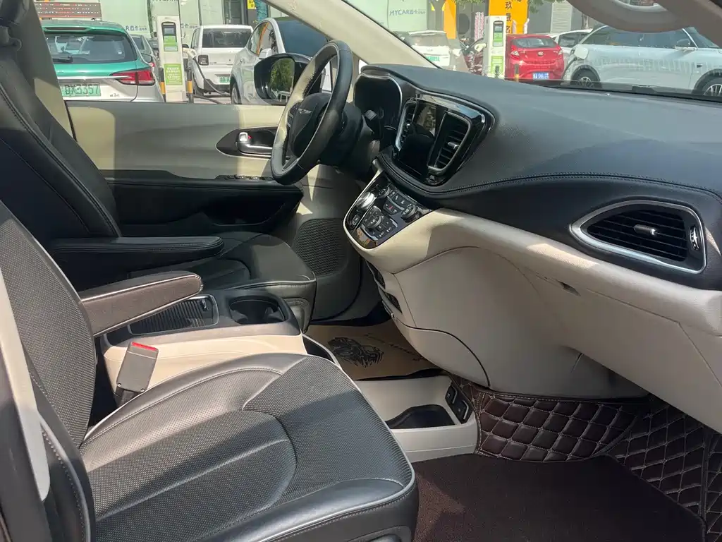 Chrysler Grand Voyager 2019 — фото 4