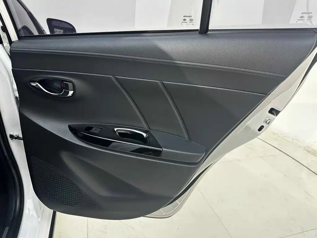 Toyota Yaris L 2022 — фото 17