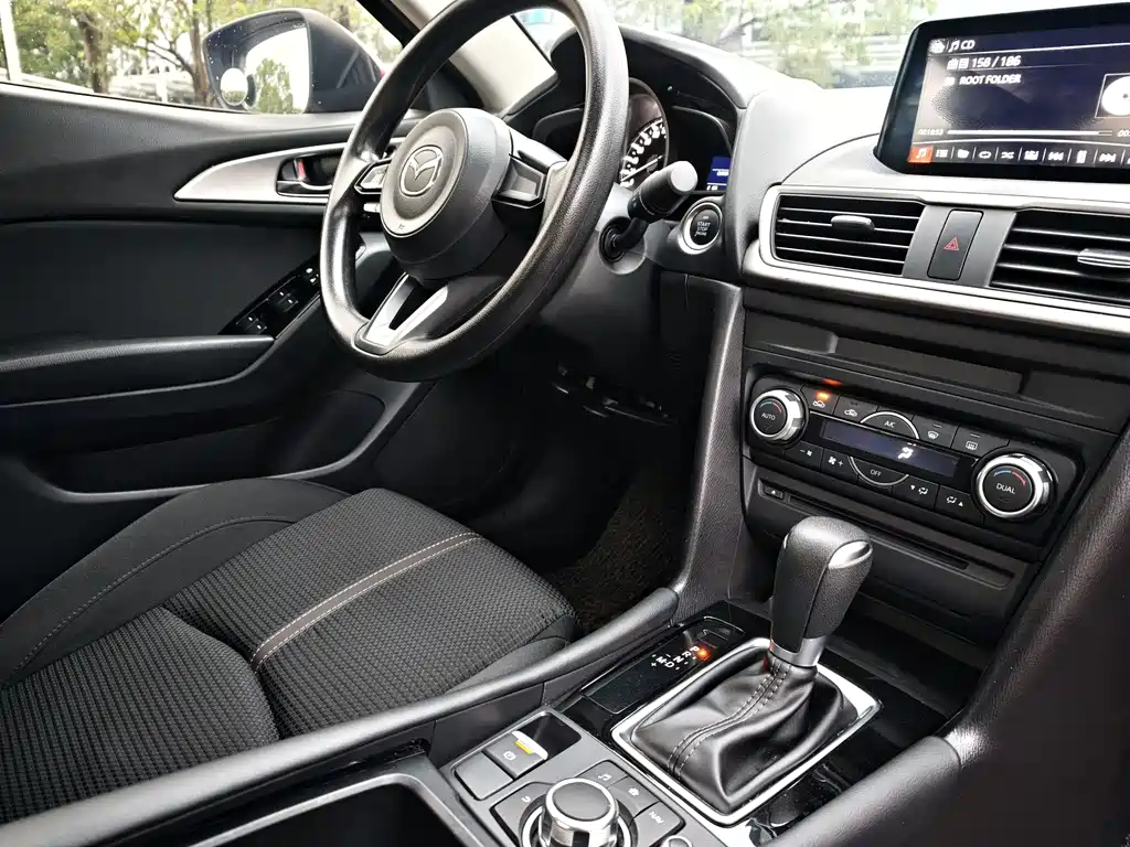 Mazda 3 Axela 2019 — фото 14