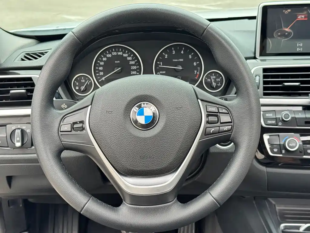 BMW 3 Series 2017 — фото 13