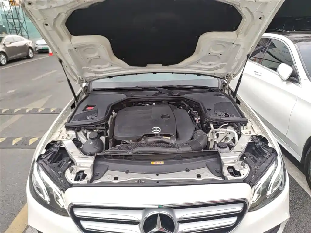 Mercedes-Benz E-Class 2019 — фото 20