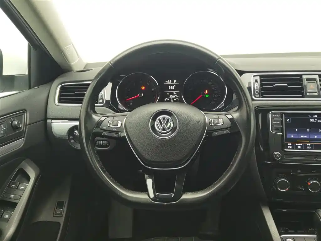 Volkswagen Sagitar 2018 — фото 11