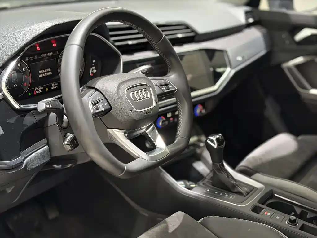 Audi Q3 2023 — фото 13