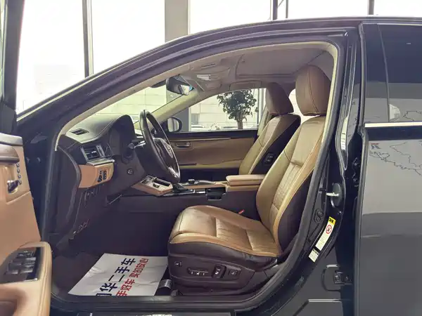 Lexus ES 2017