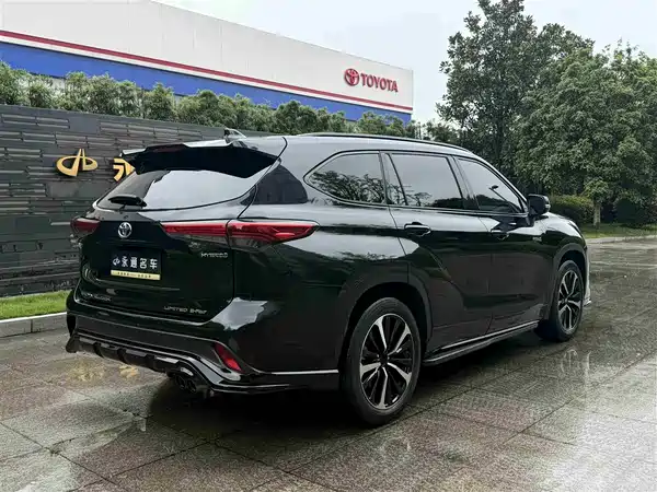 Toyota Crown Kluger 2021