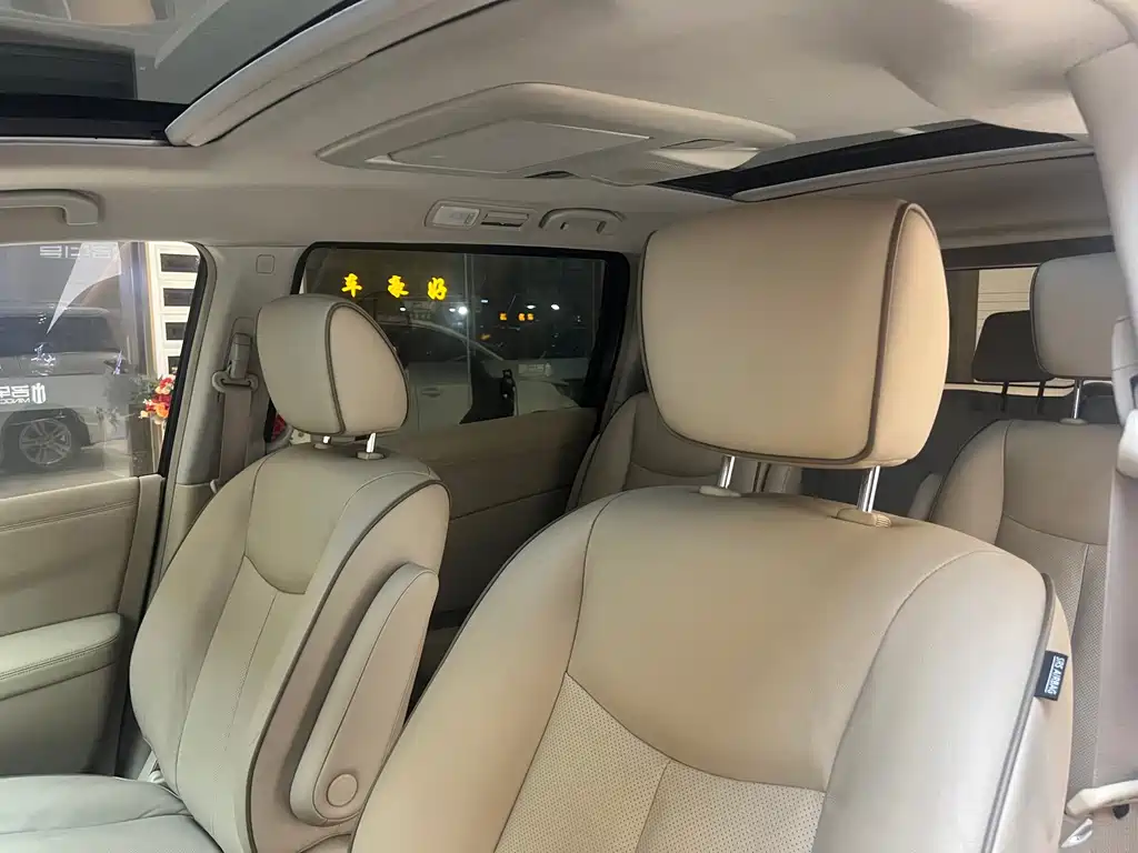 Nissan Quest 2016 — фото 20