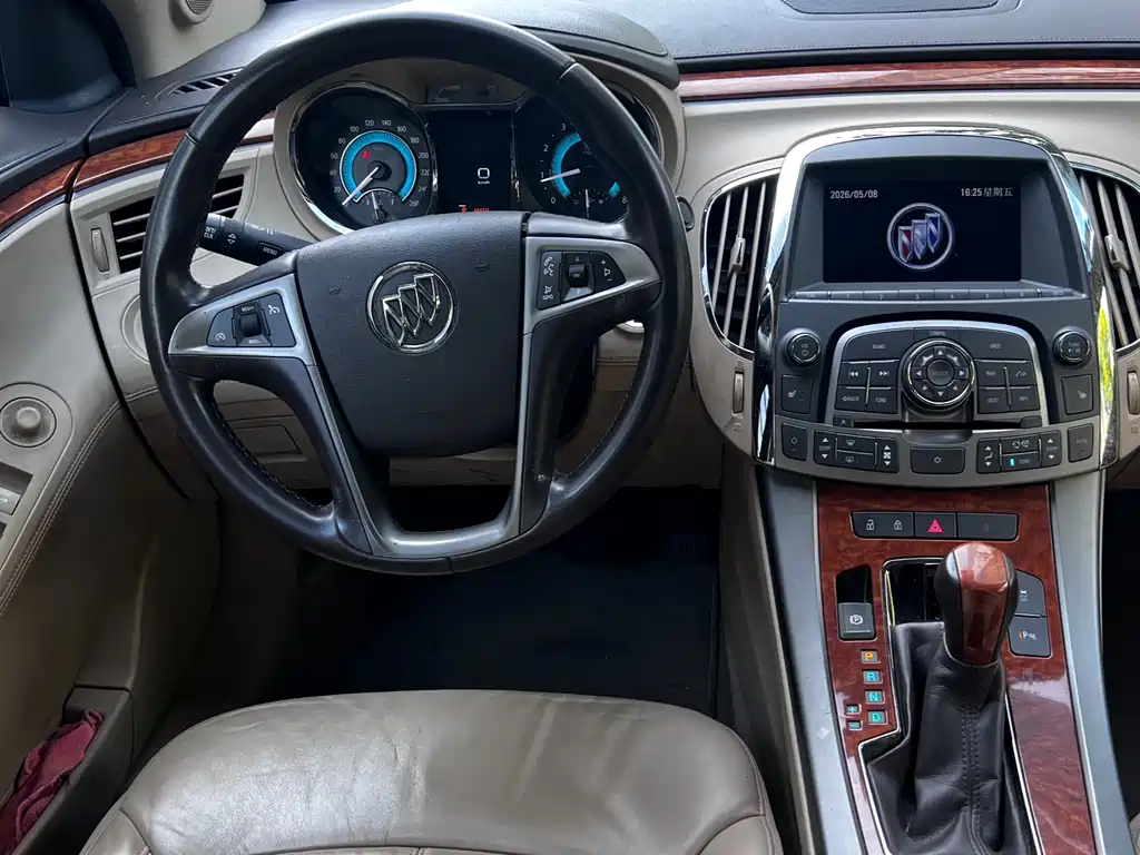 Buick LaCrosse 2011 — фото 15