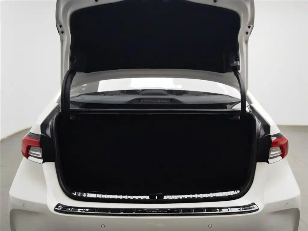 Toyota Corolla 2023 — фото 16