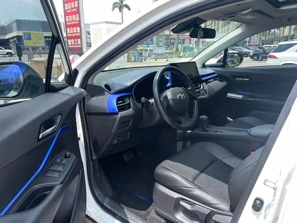 Toyota C-HR 2023 — фото 17