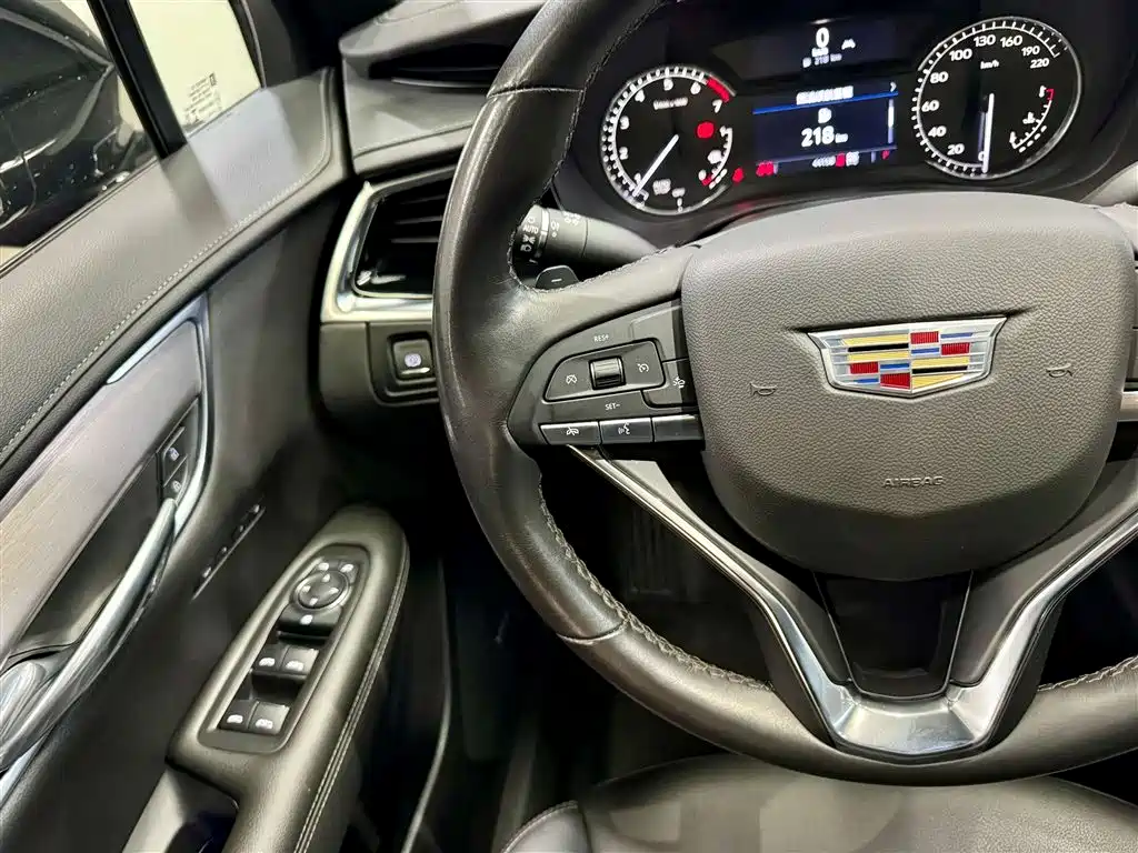 Cadillac XT6 2023 — фото 22