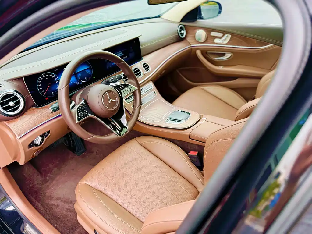 Mercedes-Benz E-Class 2023 — фото 11