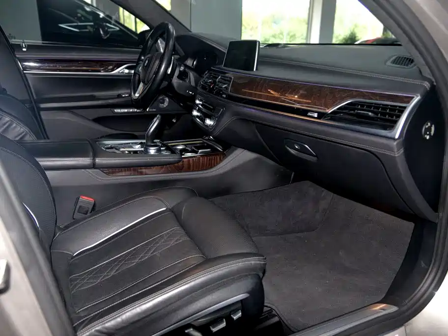 BMW 7 Series 2016 — фото 18