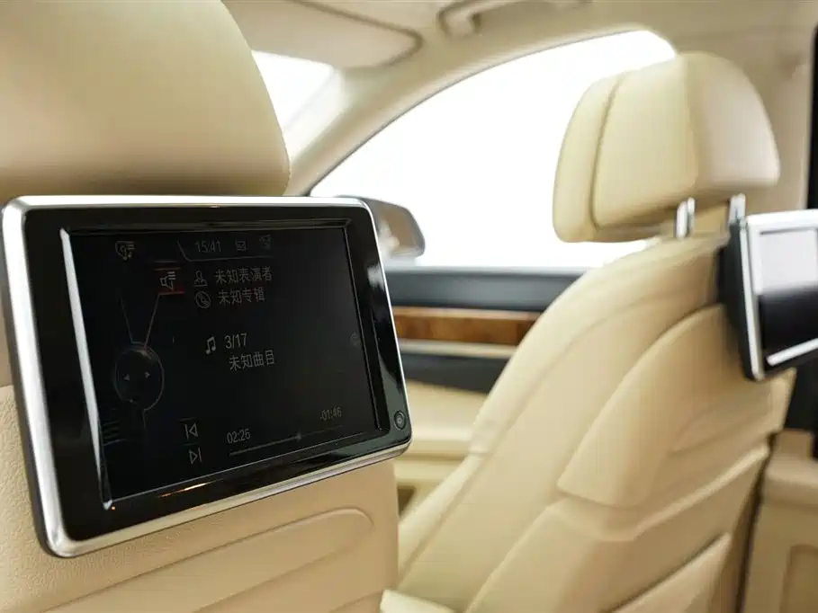 BMW 7 Series 2015 — фото 24