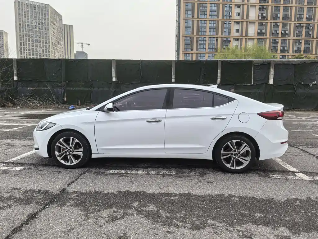 Hyundai Elantra 2019 — фото 3