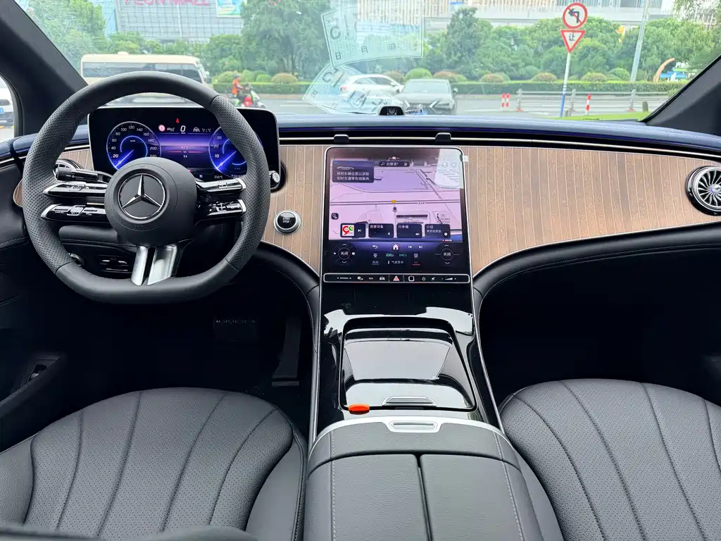 Mercedes-Benz EQE 2025