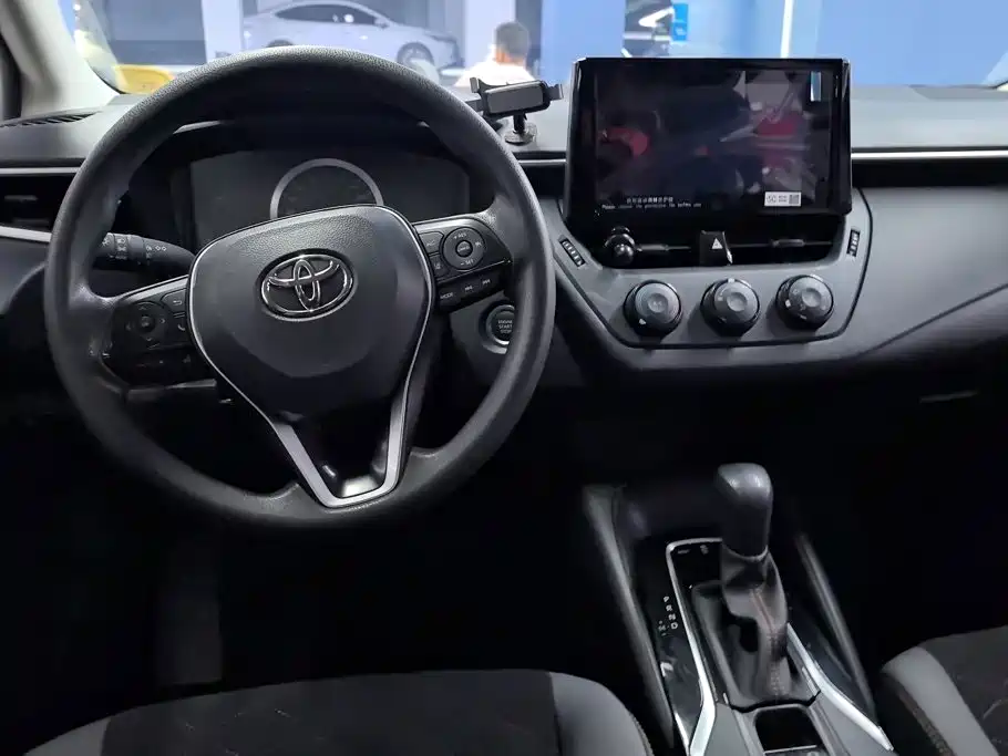 Toyota Corolla 2023 — фото 12