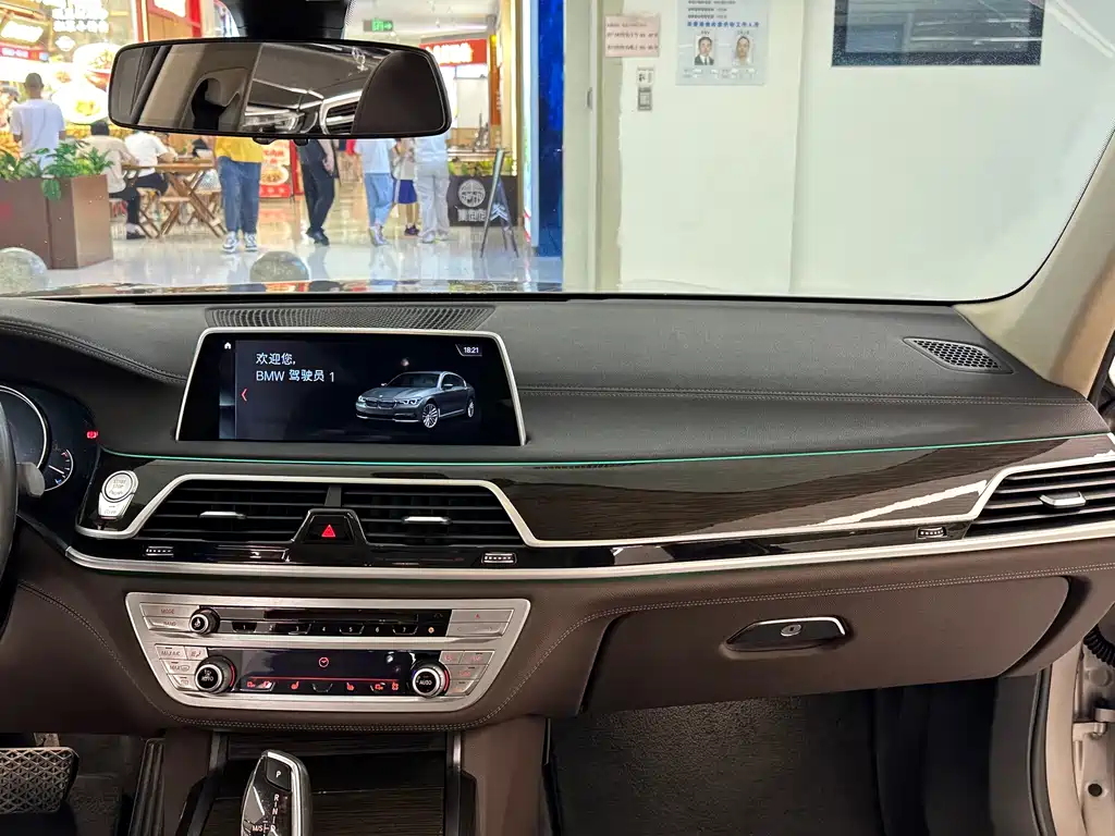BMW 7 Series 2018 — фото 17