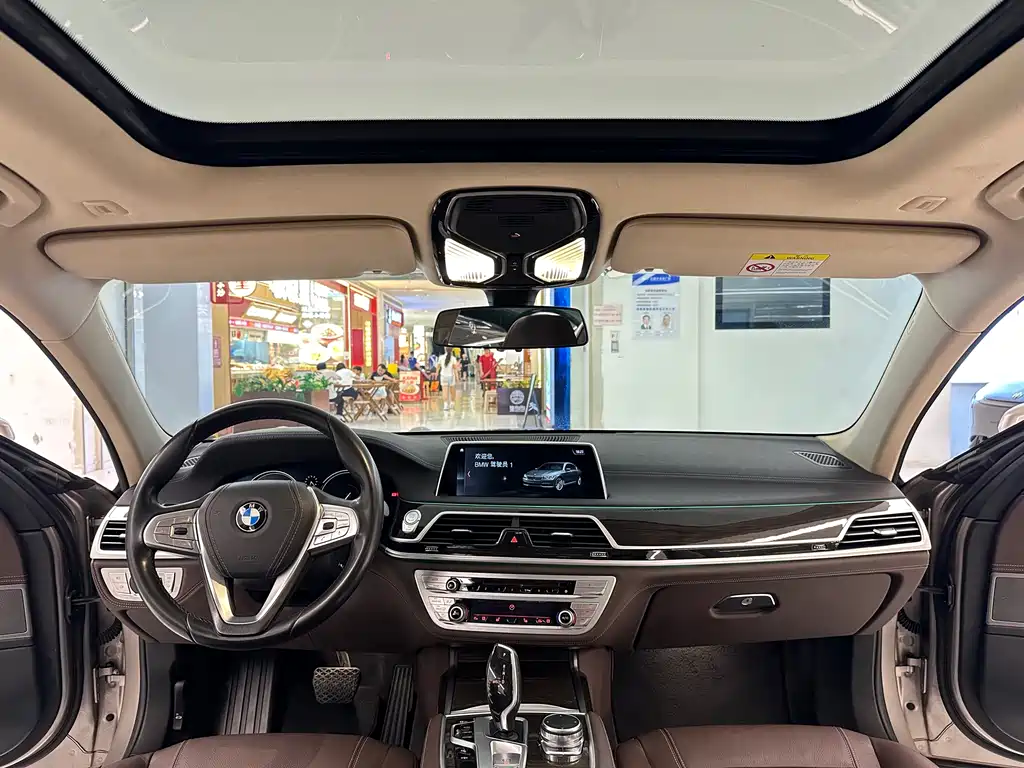 BMW 7 Series 2018 — фото 20