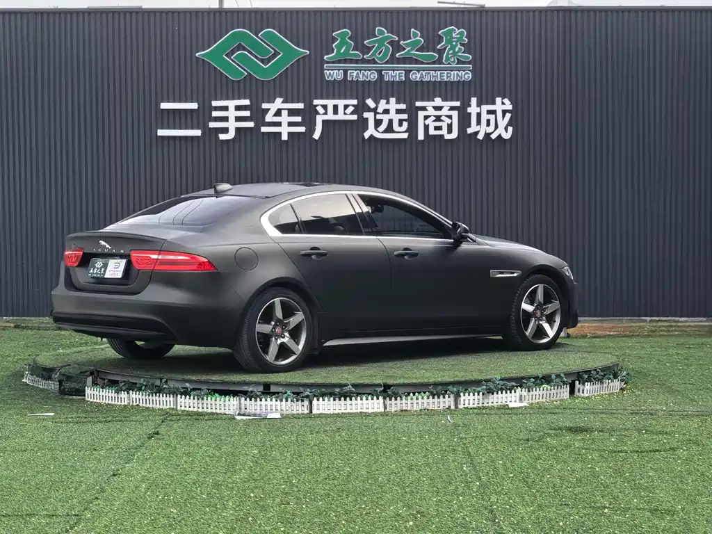 Jaguar XE 2017 — фото 22