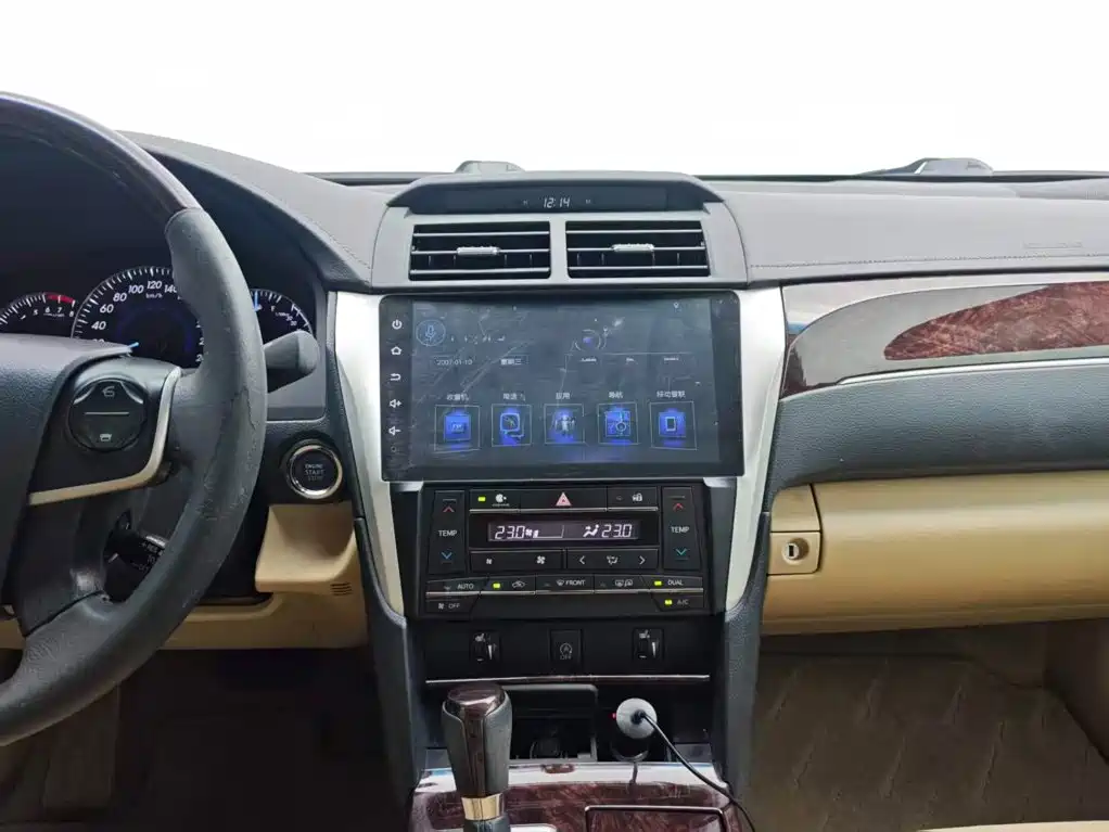 Toyota Camry 2017 — фото 16