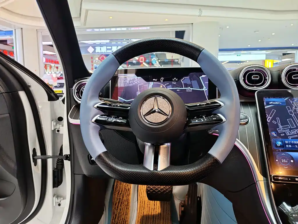 Mercedes-Benz C-Class 2024 — фото 11