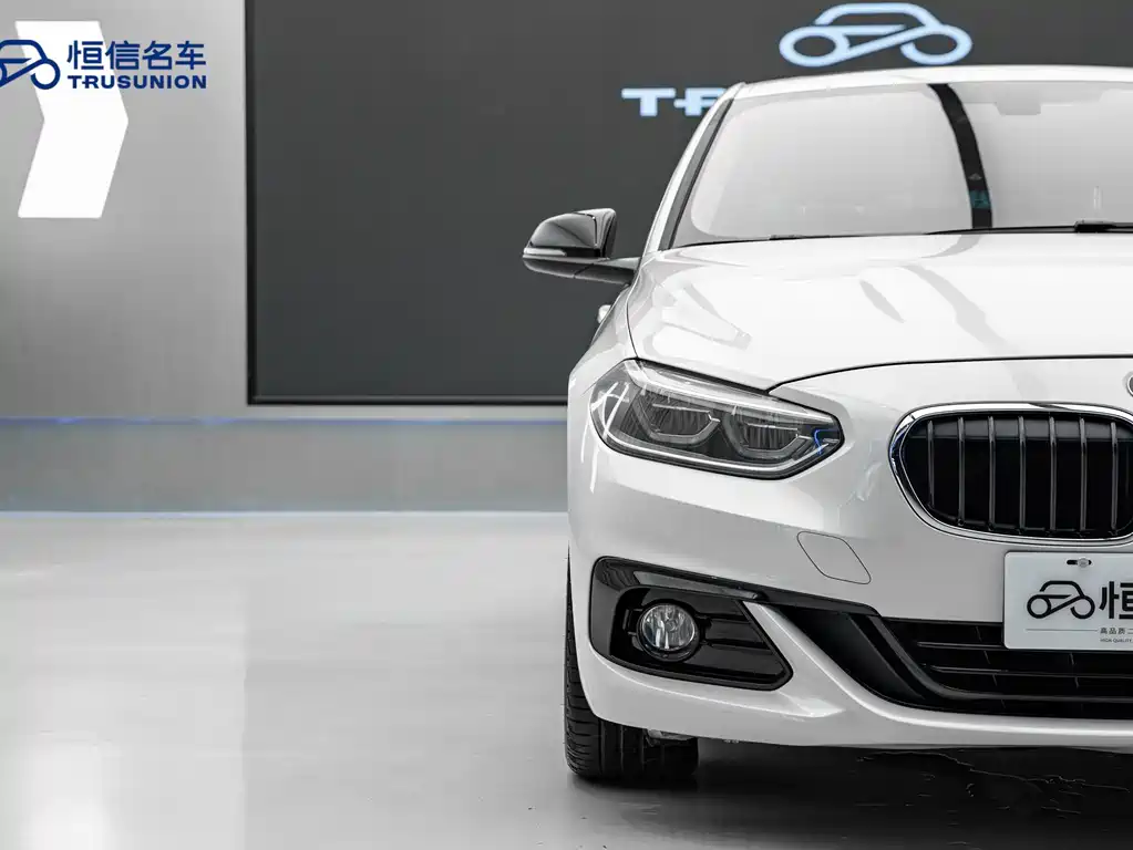 BMW 1 Series 2019 — фото 9