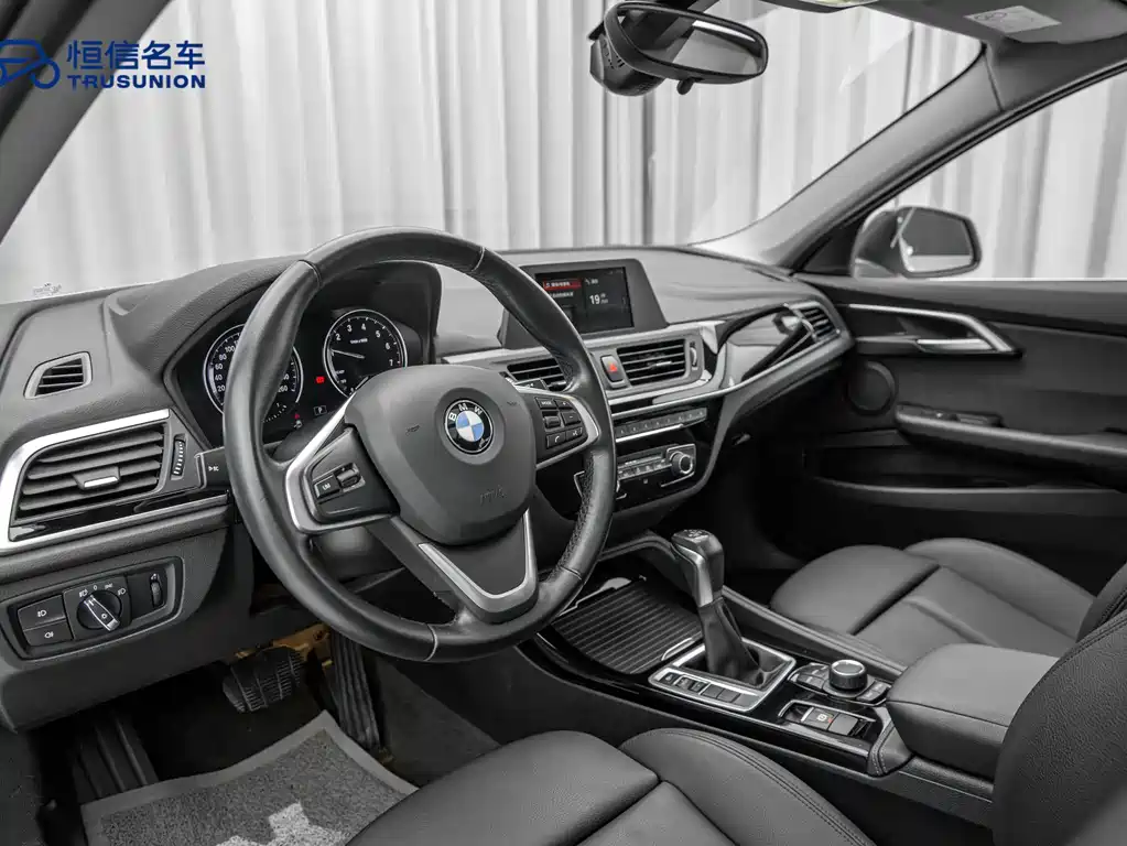 BMW 1 Series 2019 — фото 11