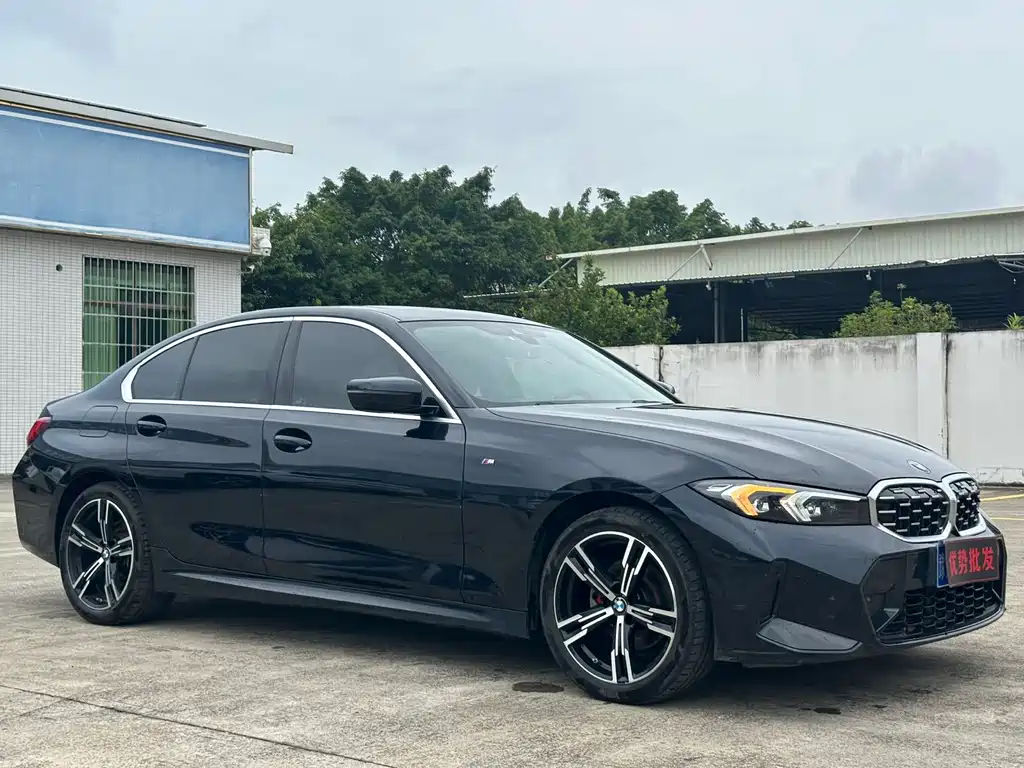 BMW 3 Series 2023 — фото 1