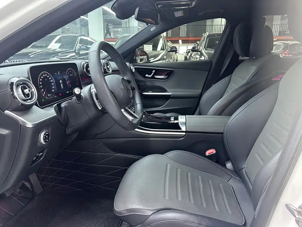 Mercedes-Benz C-Class 2023 — фото 5