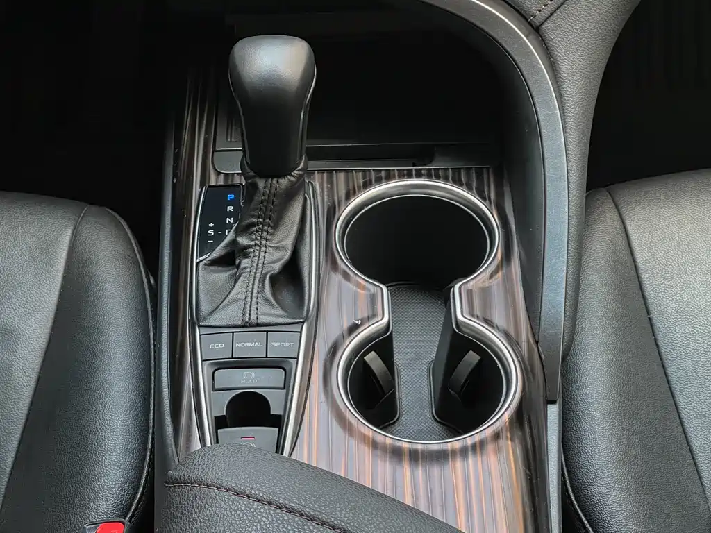 Toyota Camry 2020 — фото 13