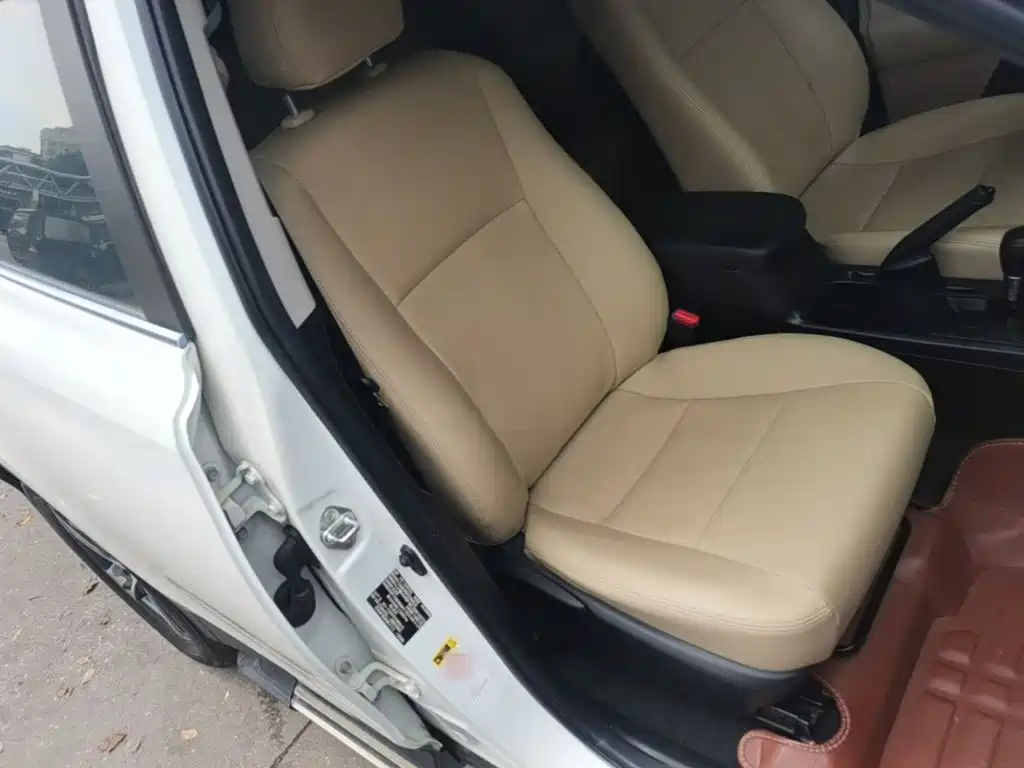 Toyota RAV4 2015 — фото 25
