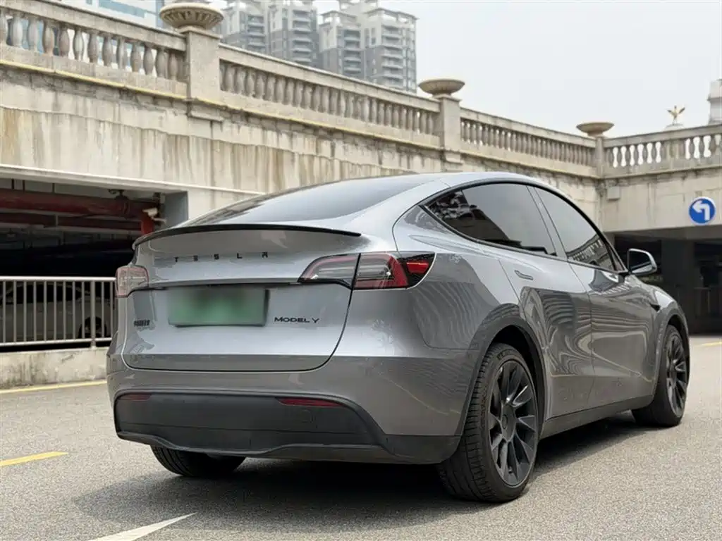 Tesla Model Y 2024 — фото 15