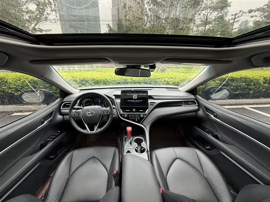 Toyota Camry 2022 — фото 9