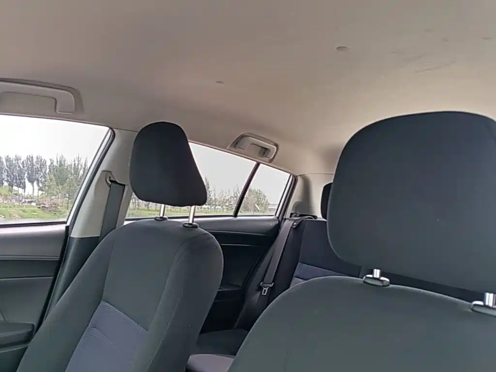 Toyota Yaris L 2017 — фото 18