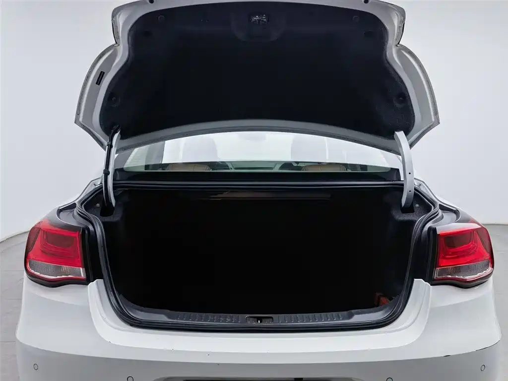 Chevrolet Malibu 2016 — фото 16