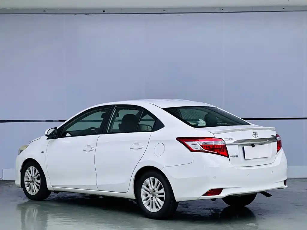 Toyota Vios 2015 — фото 4