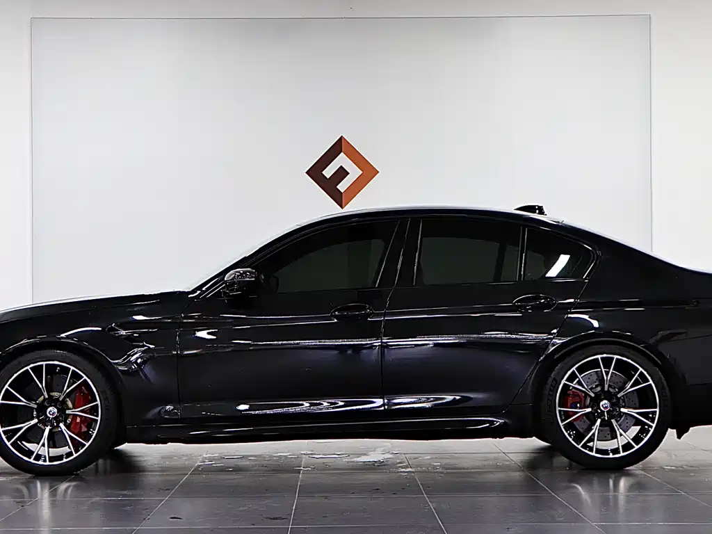 BMW M5 2021