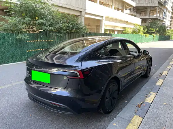 Tesla Model 3 2025